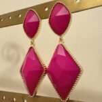 Arete geométrico fucsia, bordes Dorados - Imagen 4